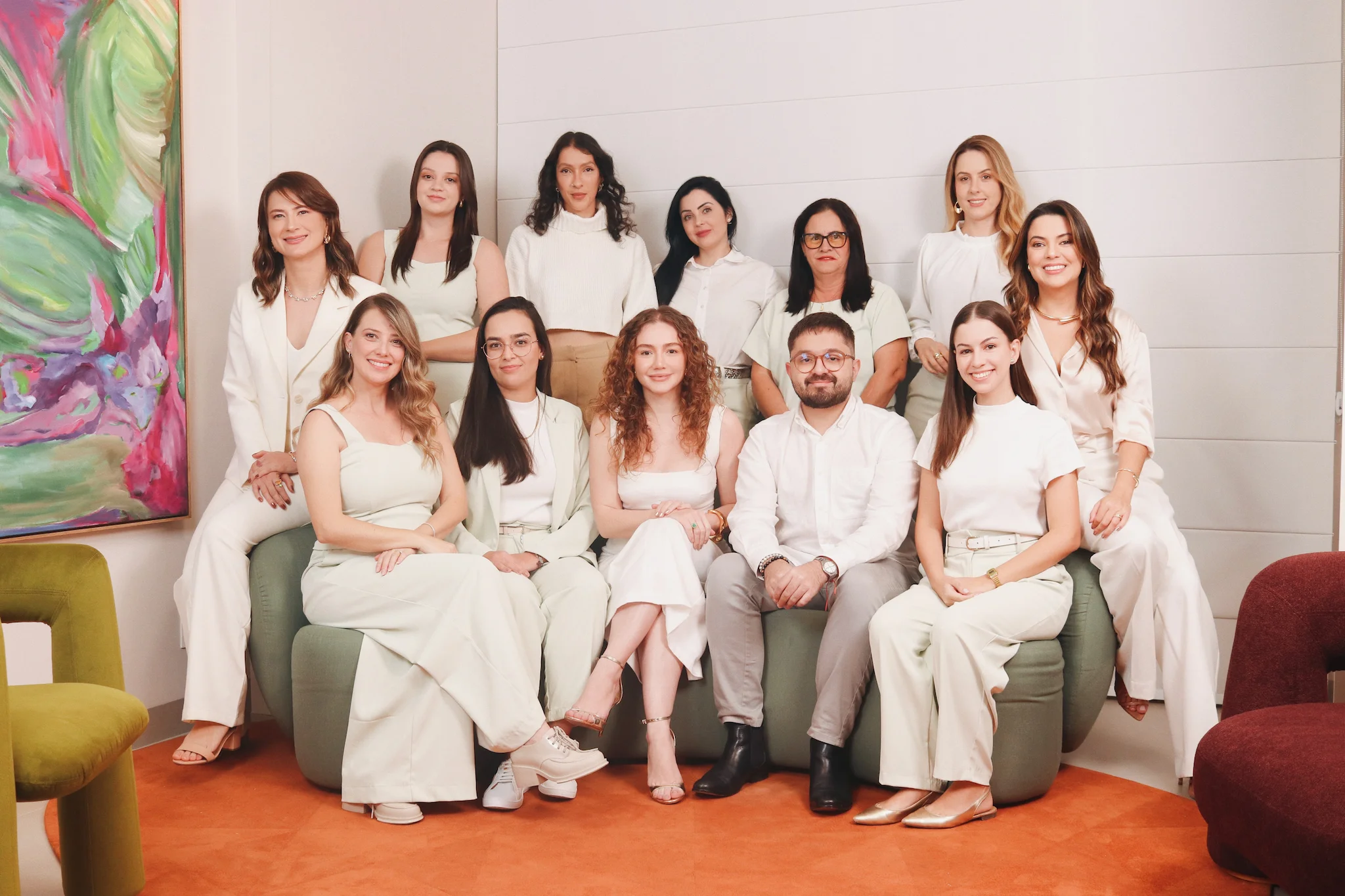 Equipe multidisciplinar do Grupo Paula Basso com médicas, enfermeiras e profissionais especializados em dermatologia em Franca